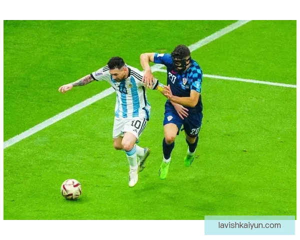 莫利纳在阿根廷国家队右路表现稳健，备受关注